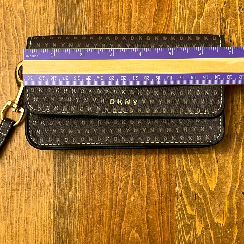 🤎DKNY Mocha Logo Convertible Belt Wristlet/ Phone Wallet NWOT - Picture 7 of 10